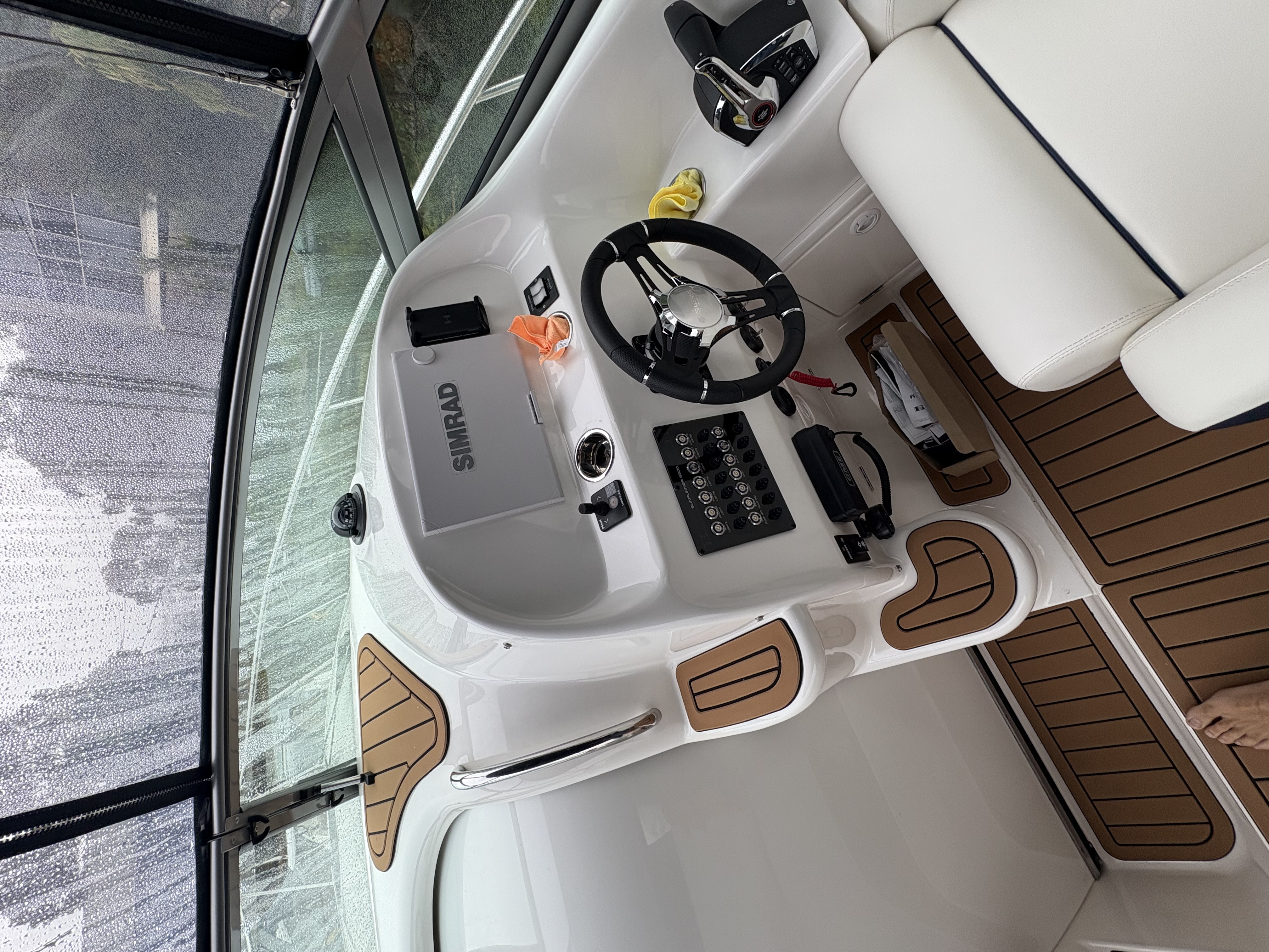 Boat cockpit with Simrad electronics