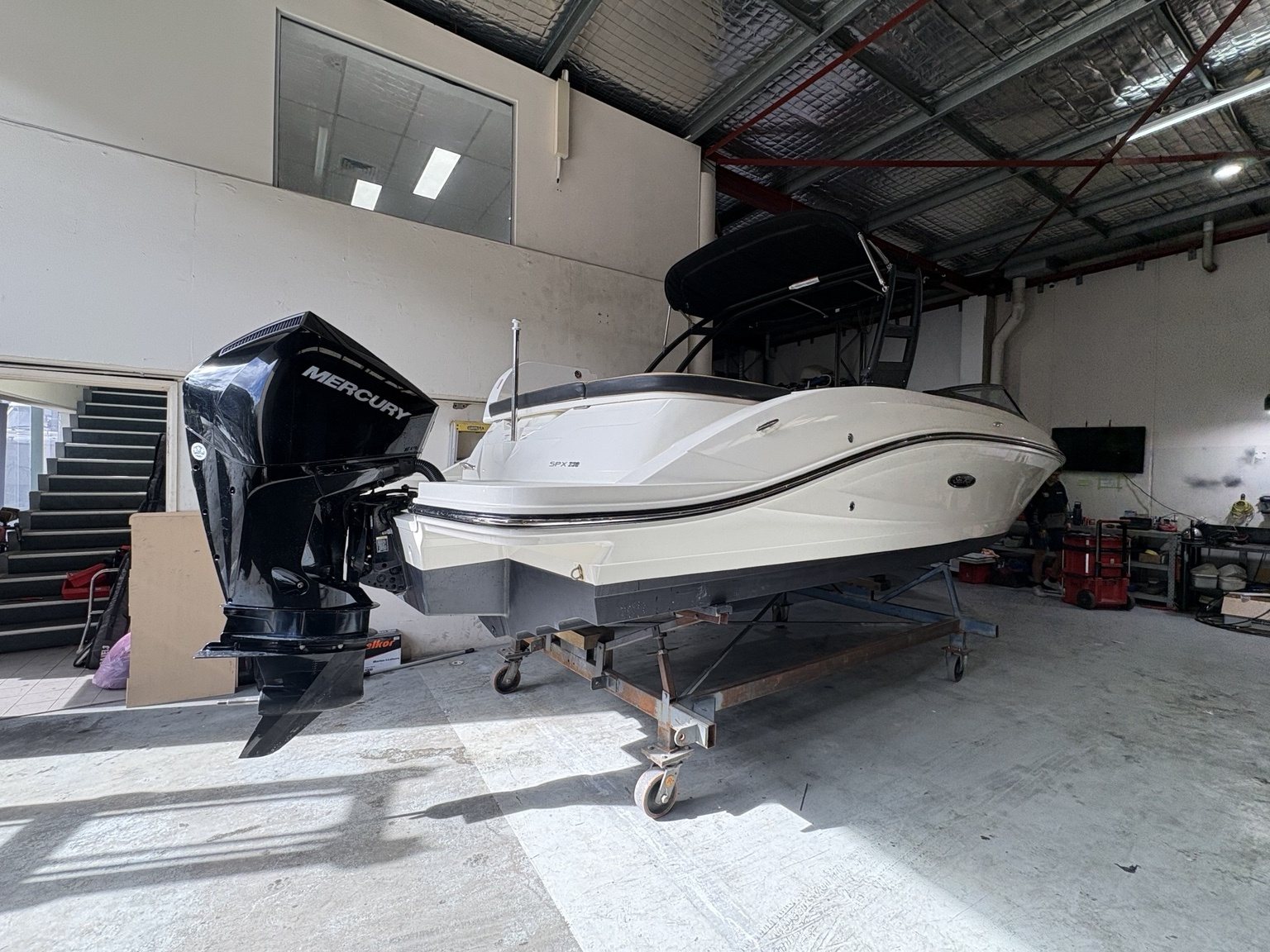 2023 Sea Ray SPX 230 OUTBOARD photo 4