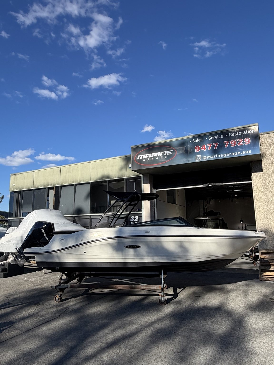 2023 Sea Ray SPX 230 OUTBOARD photo 5