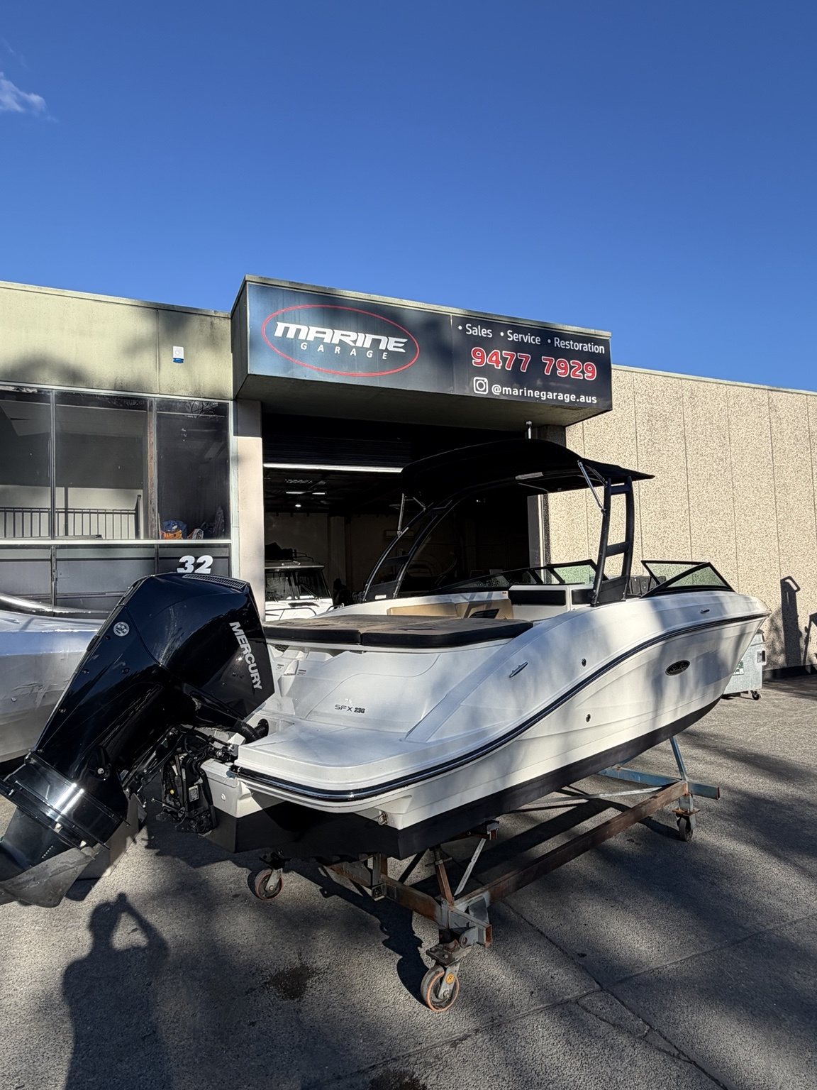 2023 Sea Ray SPX 230 OUTBOARD photo 6
