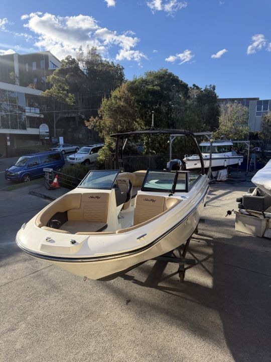 2023 Sea Ray SPX 230 OUTBOARD