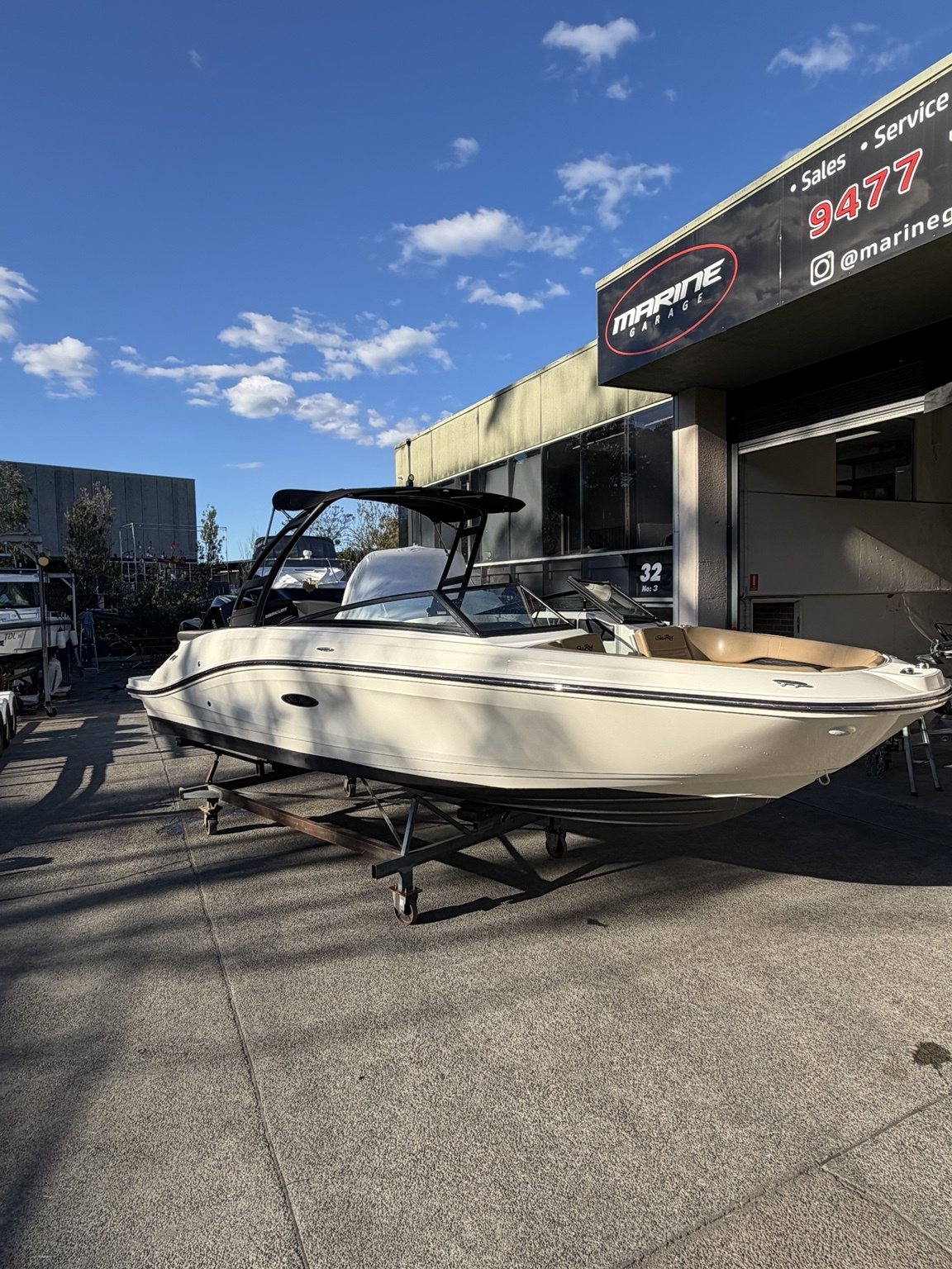 2023 Sea Ray SPX 230 OUTBOARD photo 8