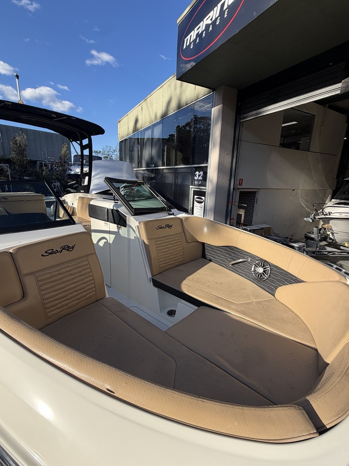 2023 Sea Ray SPX 230 OUTBOARD photo 12